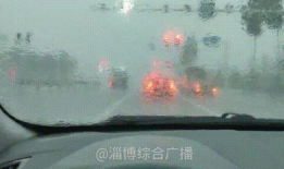 下大雨视频,城市瞬间变泽国